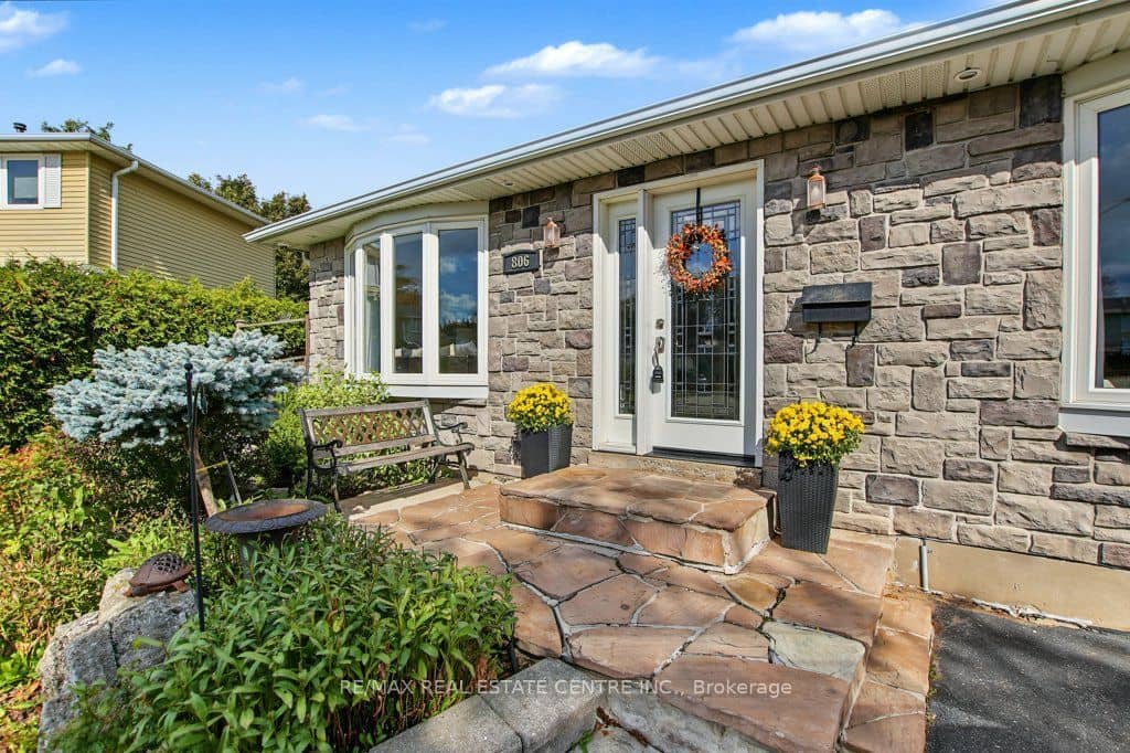 806 Hudson Court, Milton, ON L9T 3T4