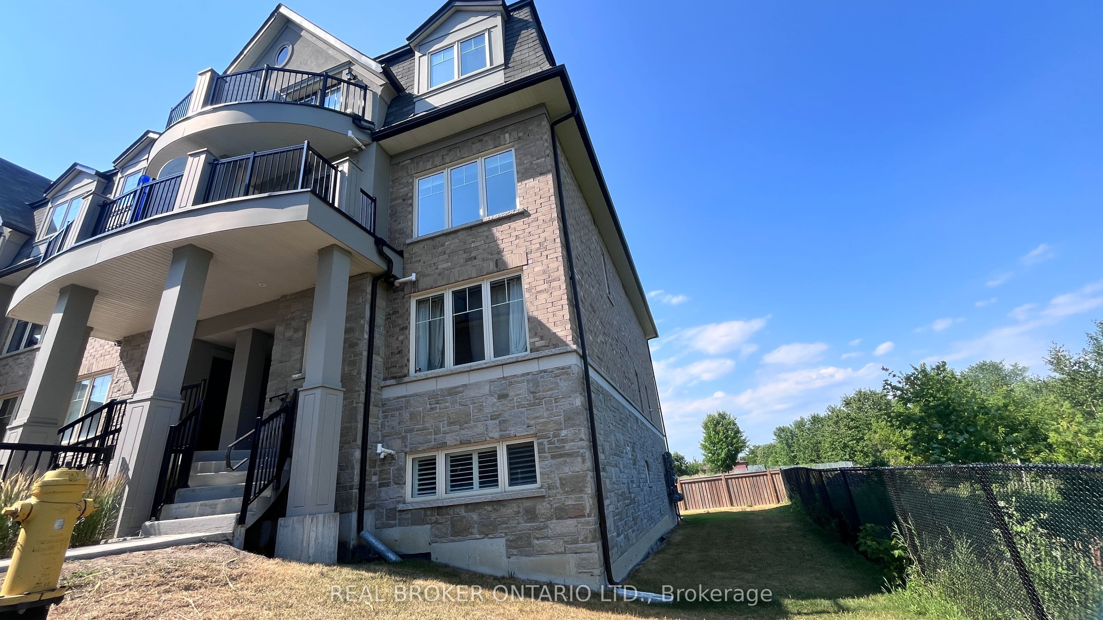 13 EATON PARK Lane 29, Toronto, ON M1W 0A5