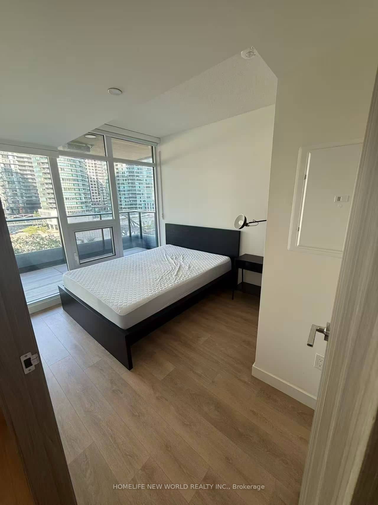 1 Concord Cityplace Way 502, Toronto, ON M5V 0X3