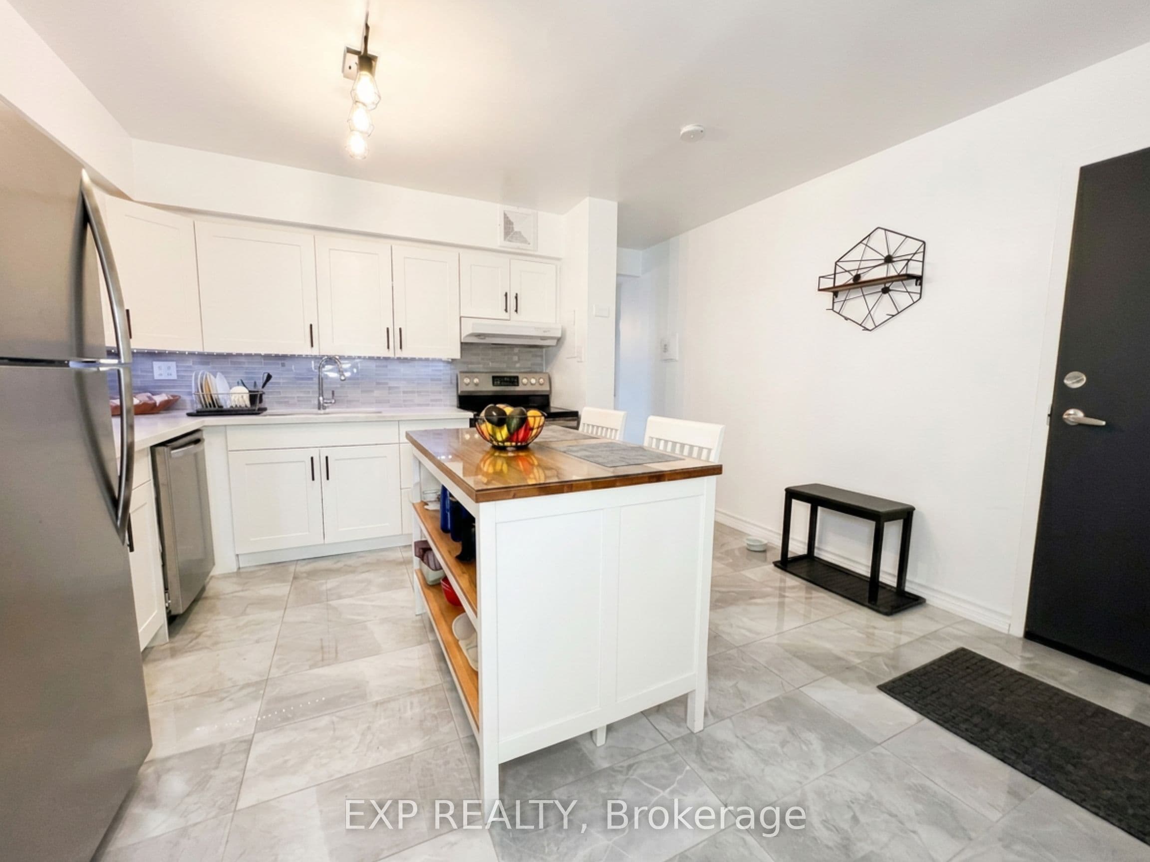 1100 Caven Street 406, Mississauga, ON L5G 4N3