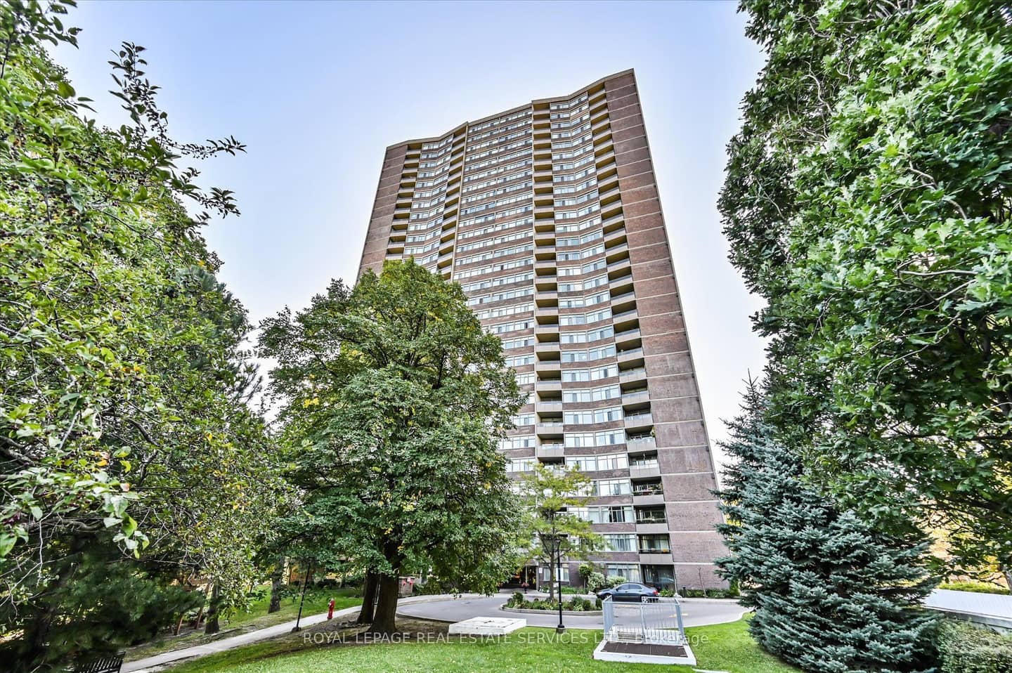 3100 Kirwin Avenue 301, Mississauga, ON L5A 3S6