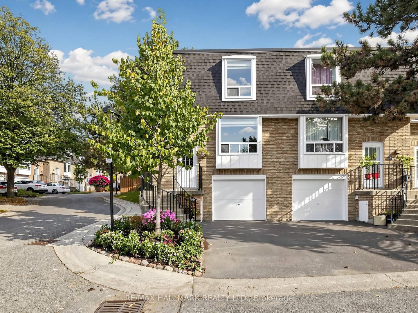 282 Royal Orchard Boulevard 13, Markham, ON L3T 3E7