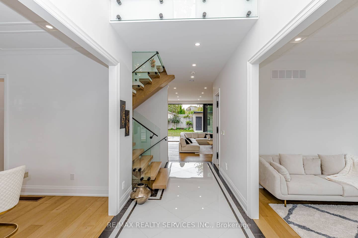 94 Vista Boulevard, Mississauga, ON L5M 1V9