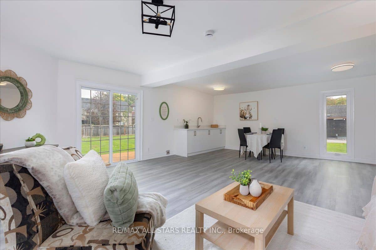 369 Lake Drive, Georgina, ON L4P 3C8