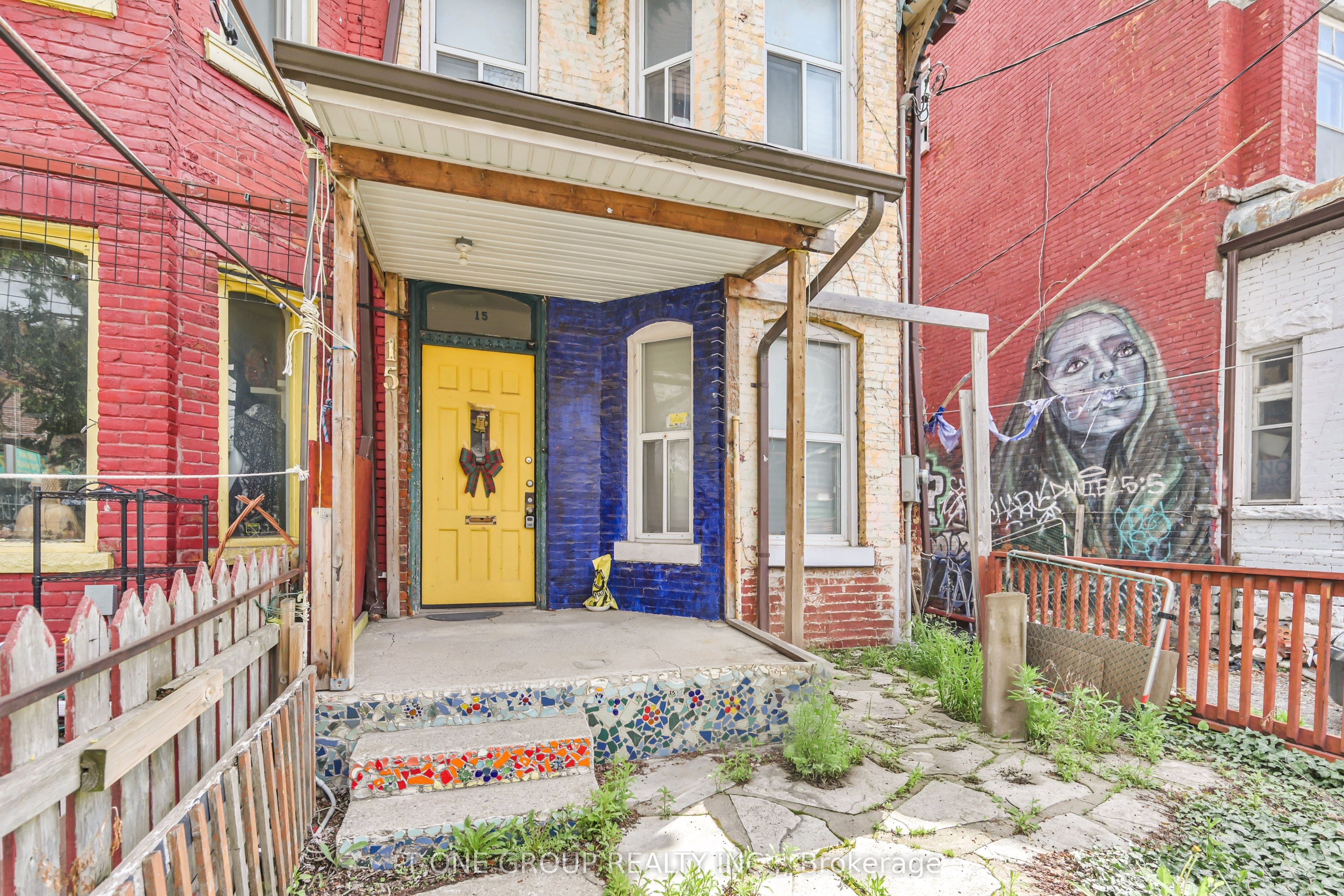 15 Kensington Avenue, Toronto, ON M5T 2J8
