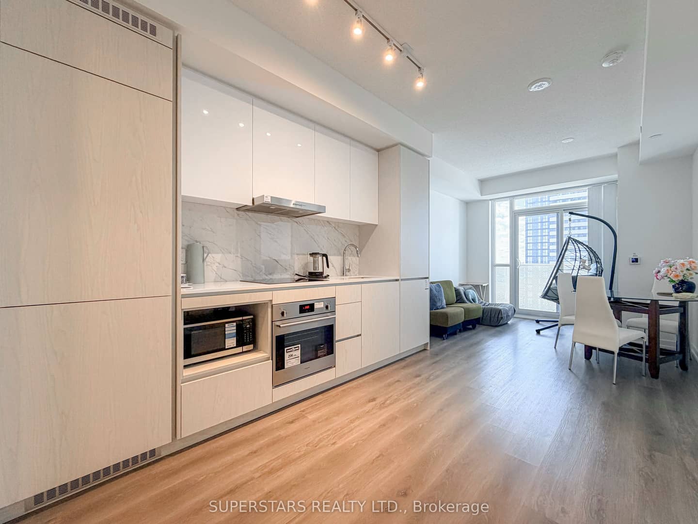 28 Interchange Way 2002, Vaughan, ON L4K 0P8