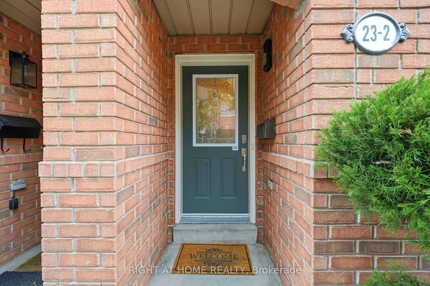 23 WEST DEANE PARK Drive 2, Toronto, ON M9B 2R5