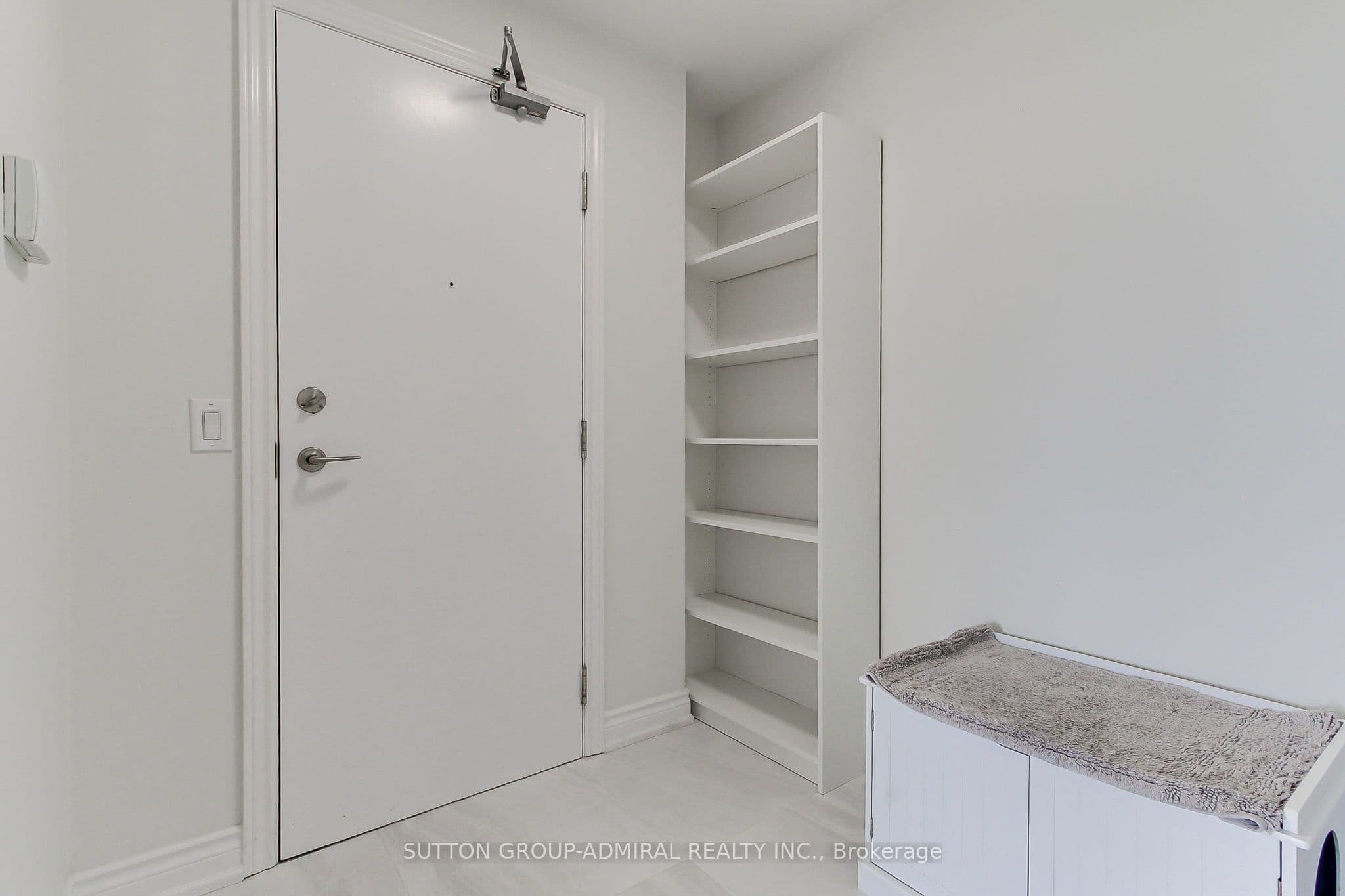 50 DISERA Drive 905, Vaughan, ON L4J 9G1