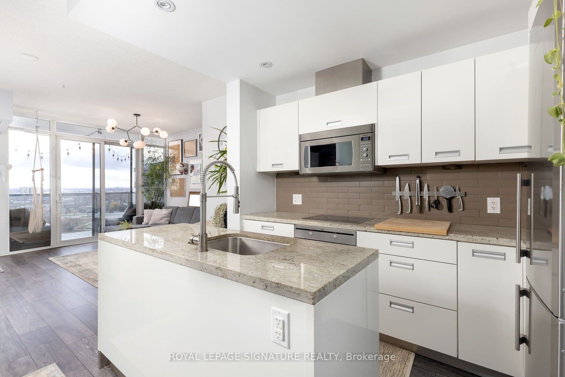 88 Park Lawn Road 1903, Toronto, ON M8Y 0B5