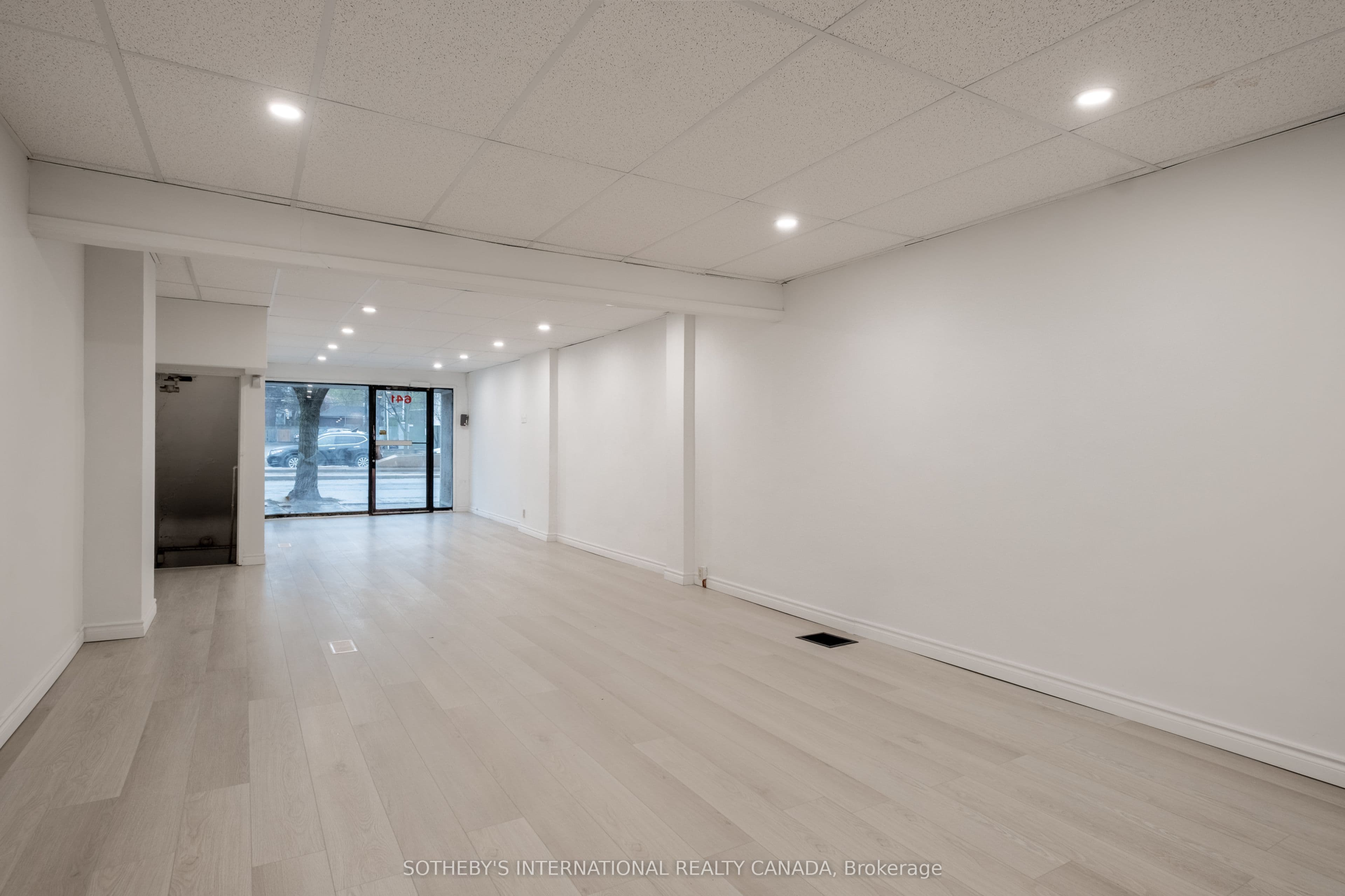 641 St Clair Avenue W, Toronto, ON M6C 1A7