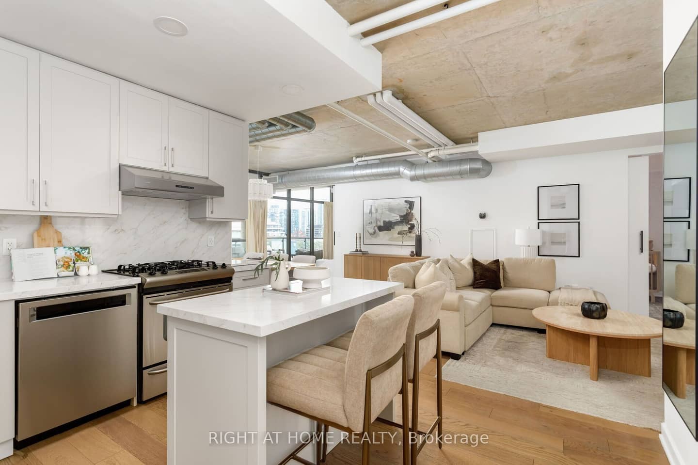 533 Richmond Street W 805, Toronto, ON M5V 3Y1