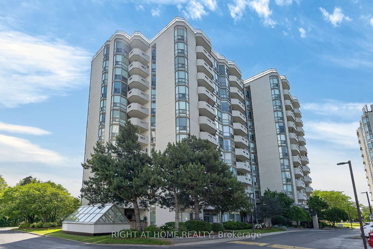 5080 Pinedale Avenue 306, Burlington, ON L7L 5V7