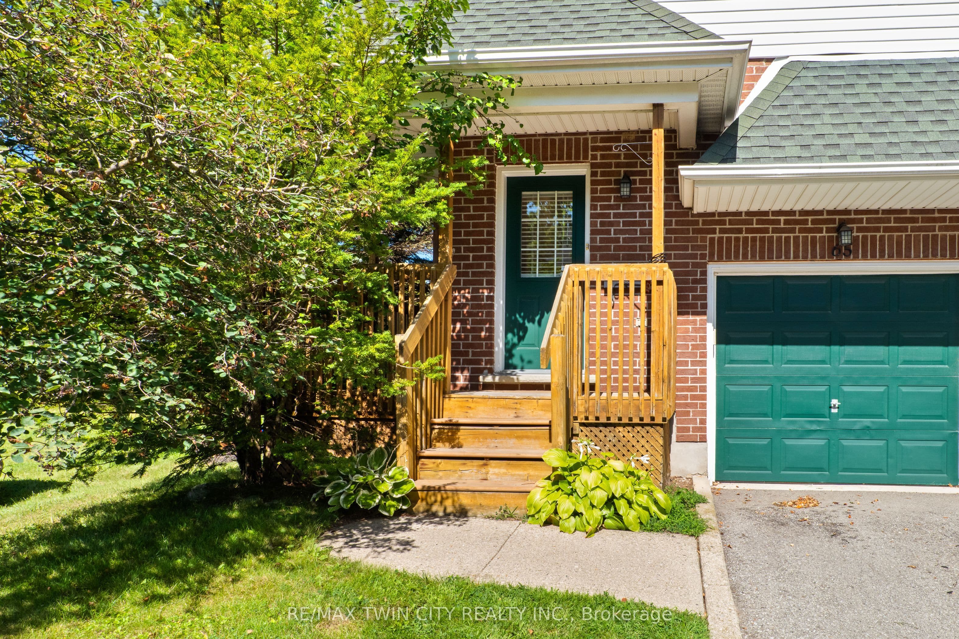 42 Green Valley Drive 65, Kitchener, ON N2P 2J7