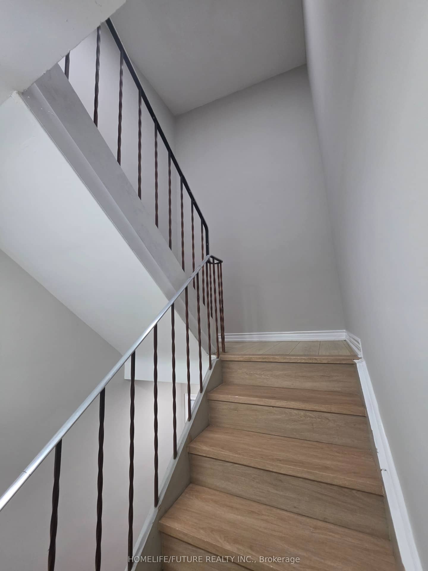 2983 Lawrence Avenue E, Toronto, ON M1P 2V6