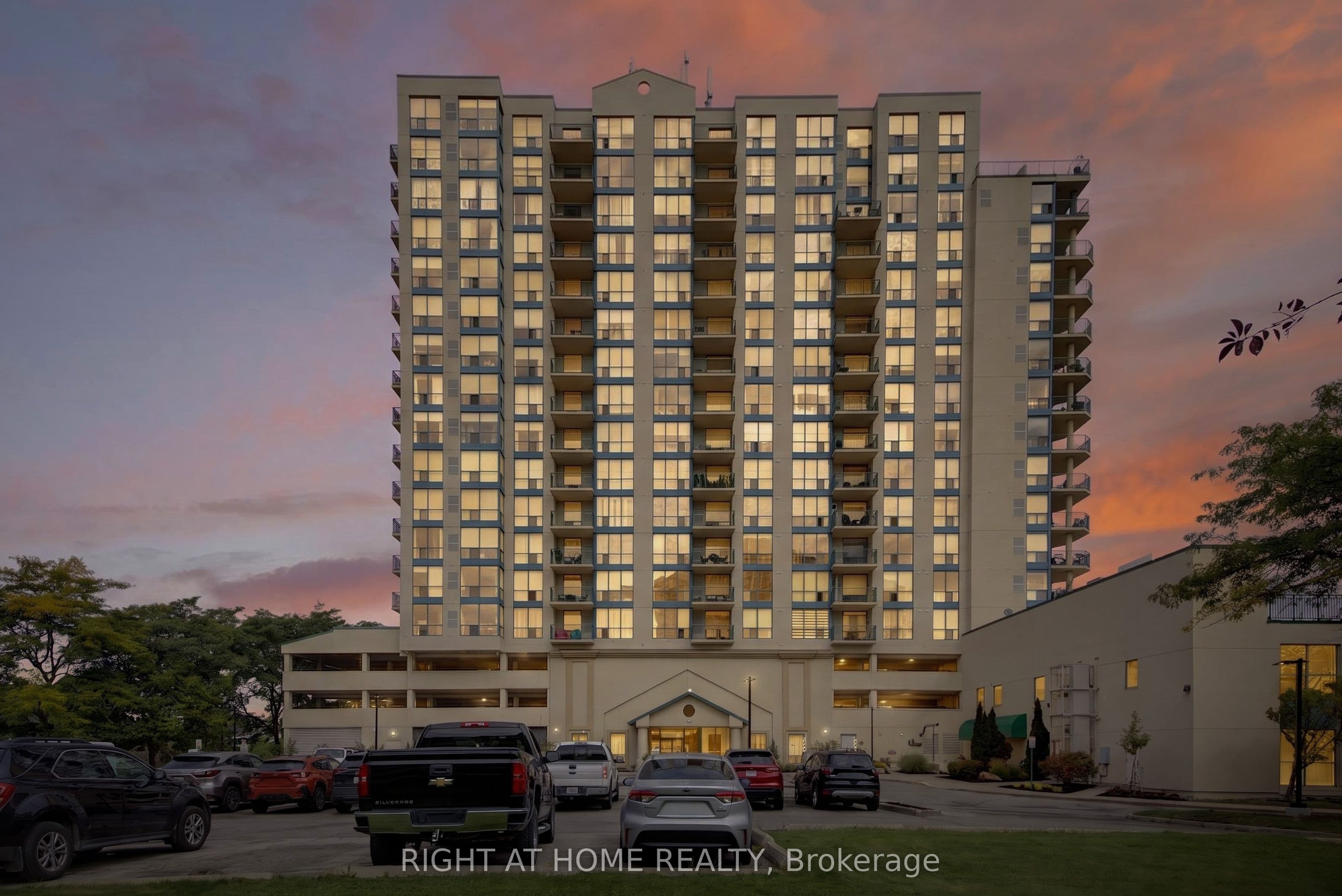 65 Ellen Street 1402, Barrie, ON L4N 3A5