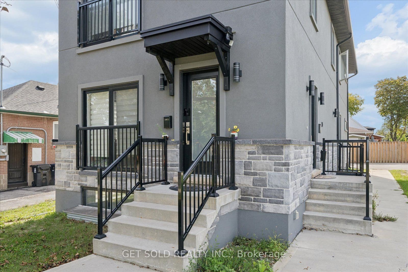 15 Burrard Road, Toronto, ON M9W 3T1