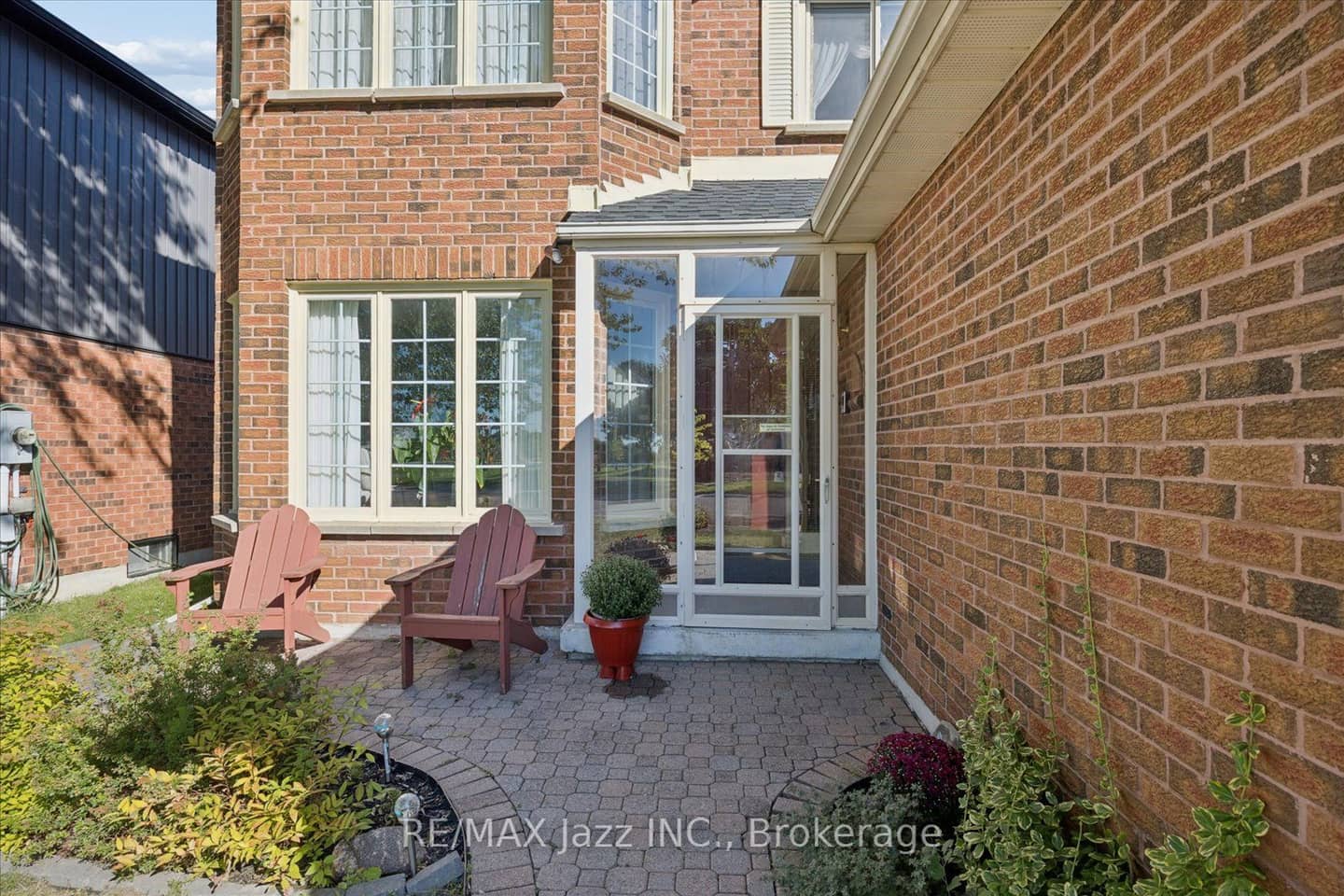 894 Grandview Street N, Oshawa, ON L1K 2E3