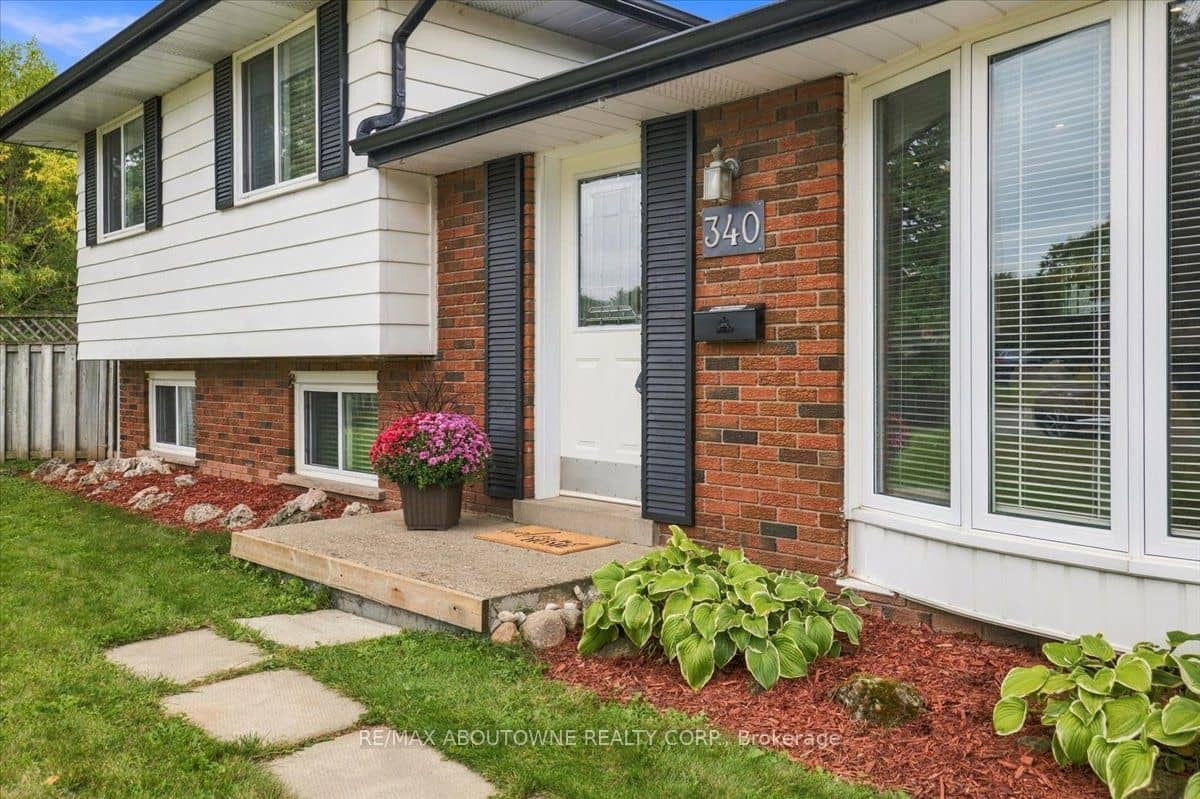 340 Duncombe Drive, Burlington, ON L7L 4M1