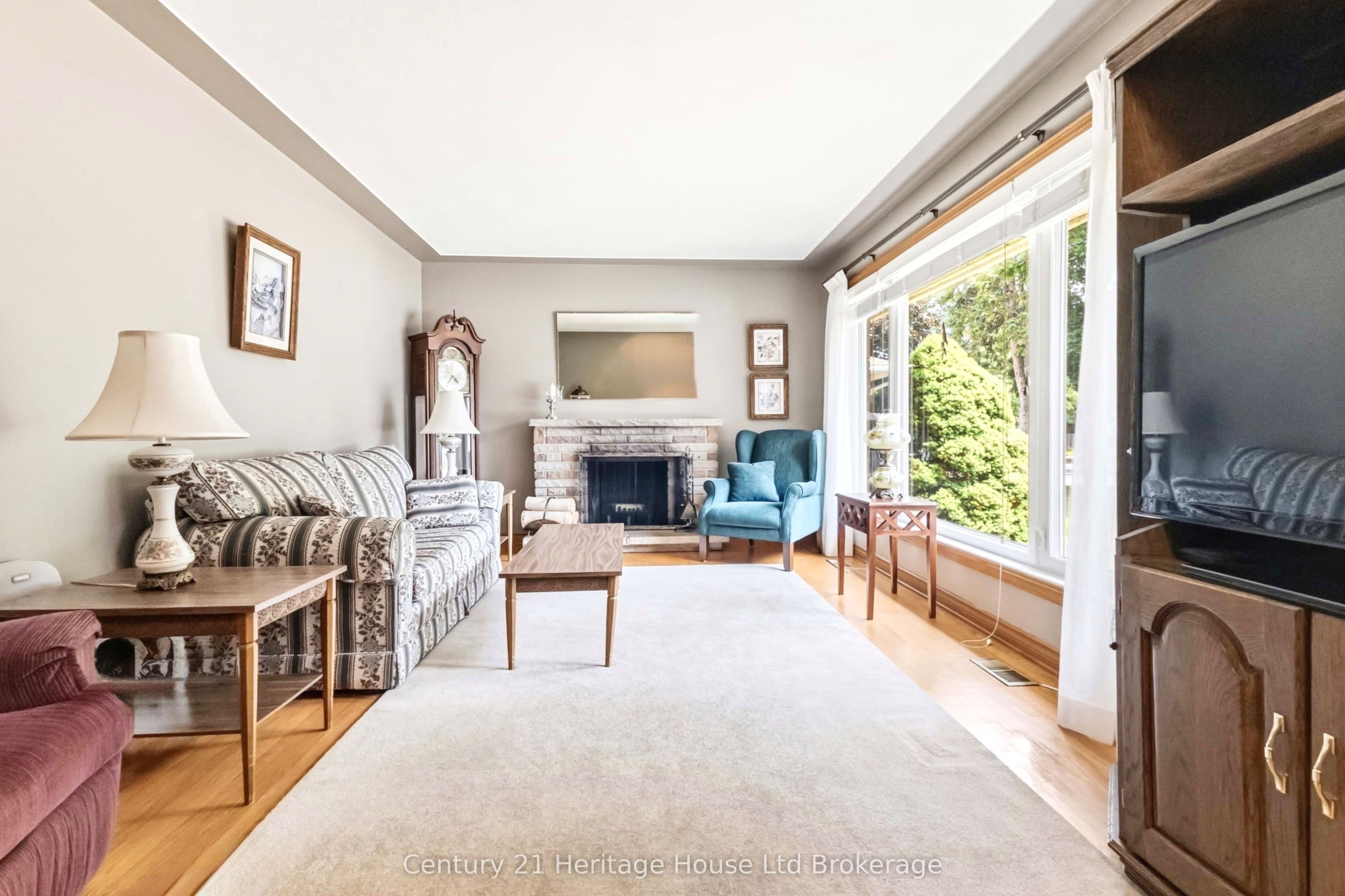 26 Deveron Crescent, London South, ON N5Z 4B1