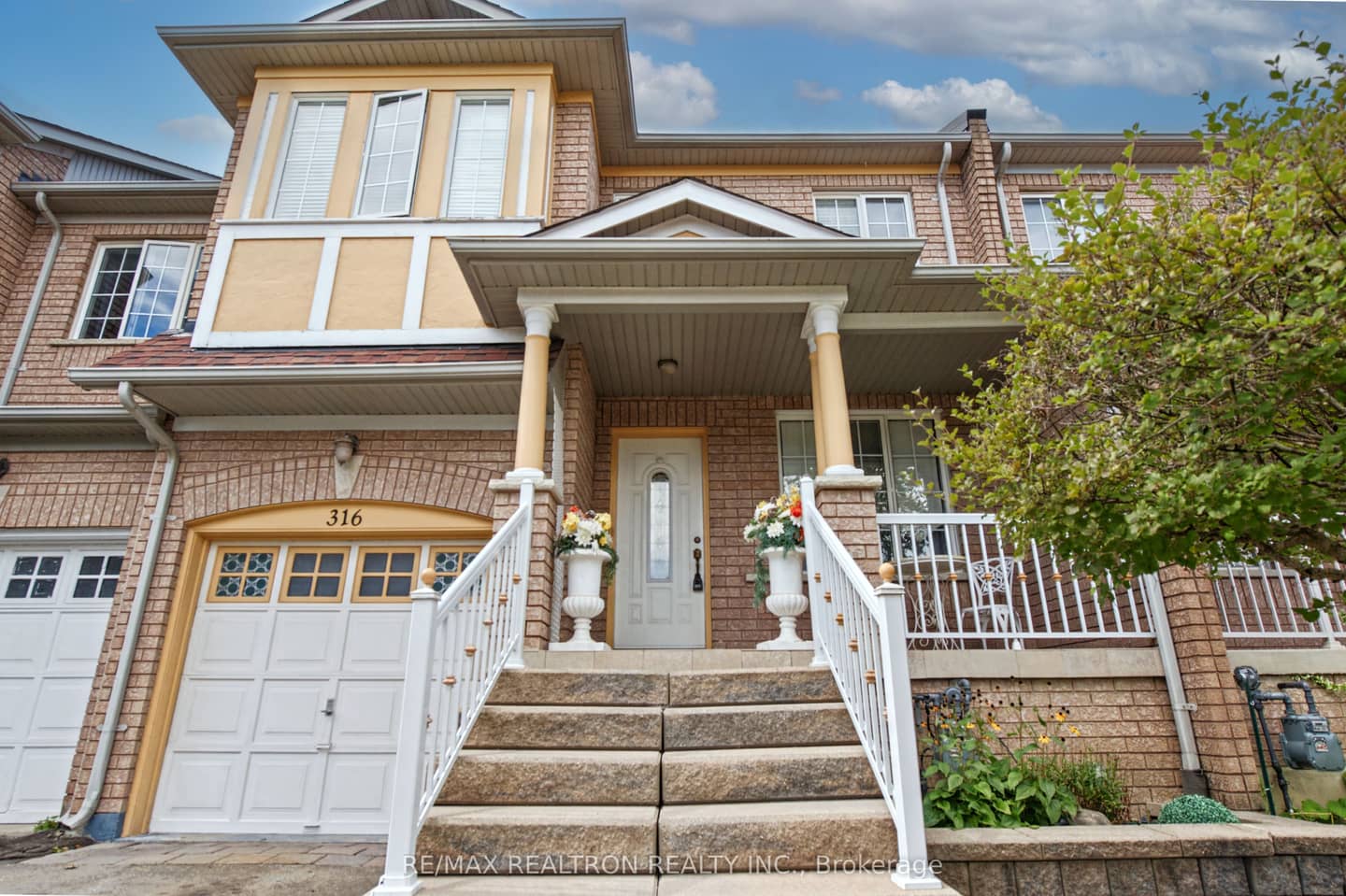 316 Coachwhip Trail, Newmarket, ON L3X 2R6