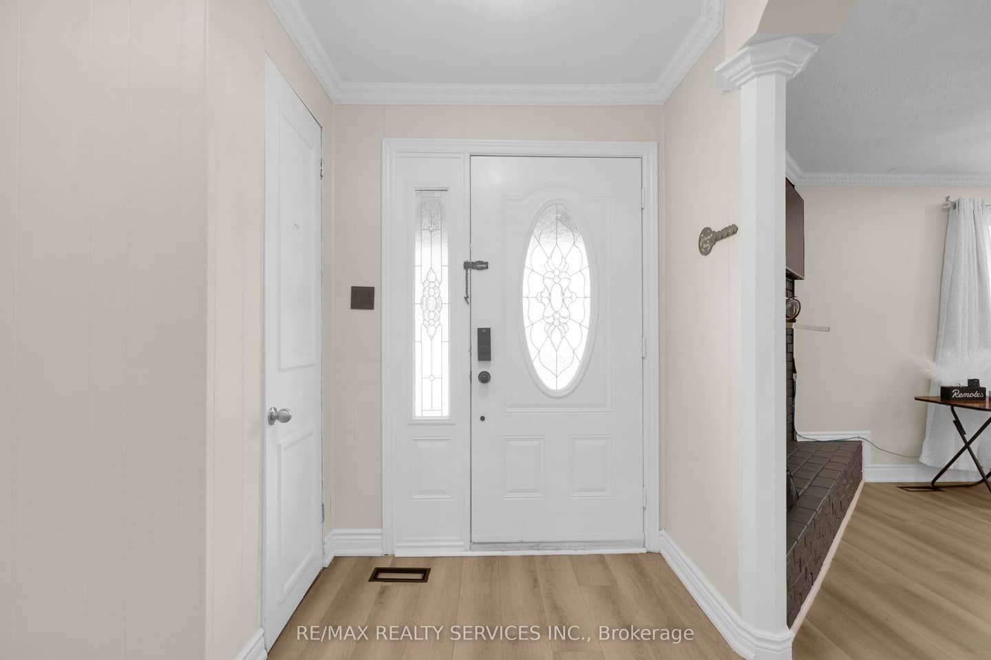 17 Avening Drive, Toronto, ON M9V 1Y2