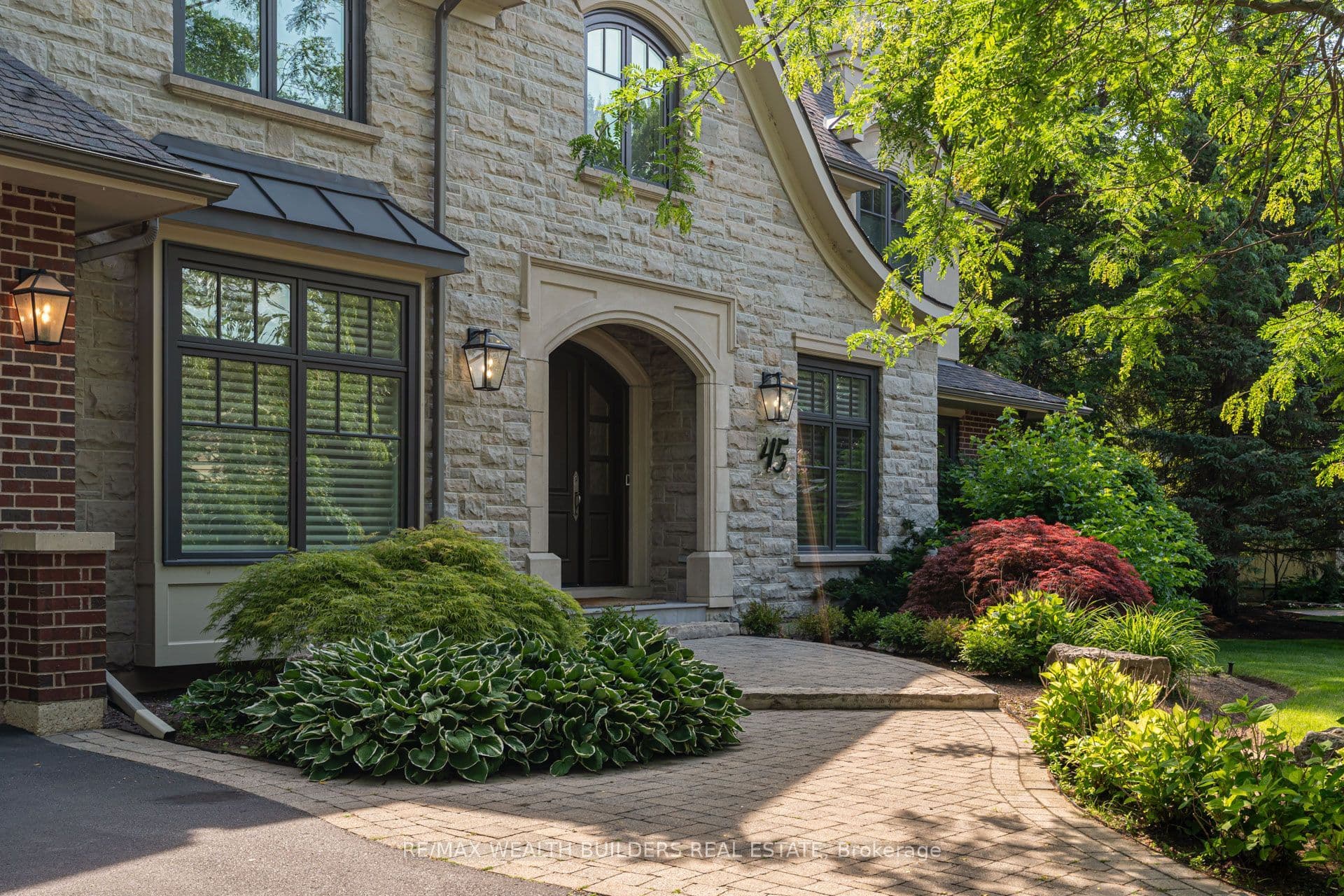 45 Shorewood Place, Oakville, ON L6K 3Y3