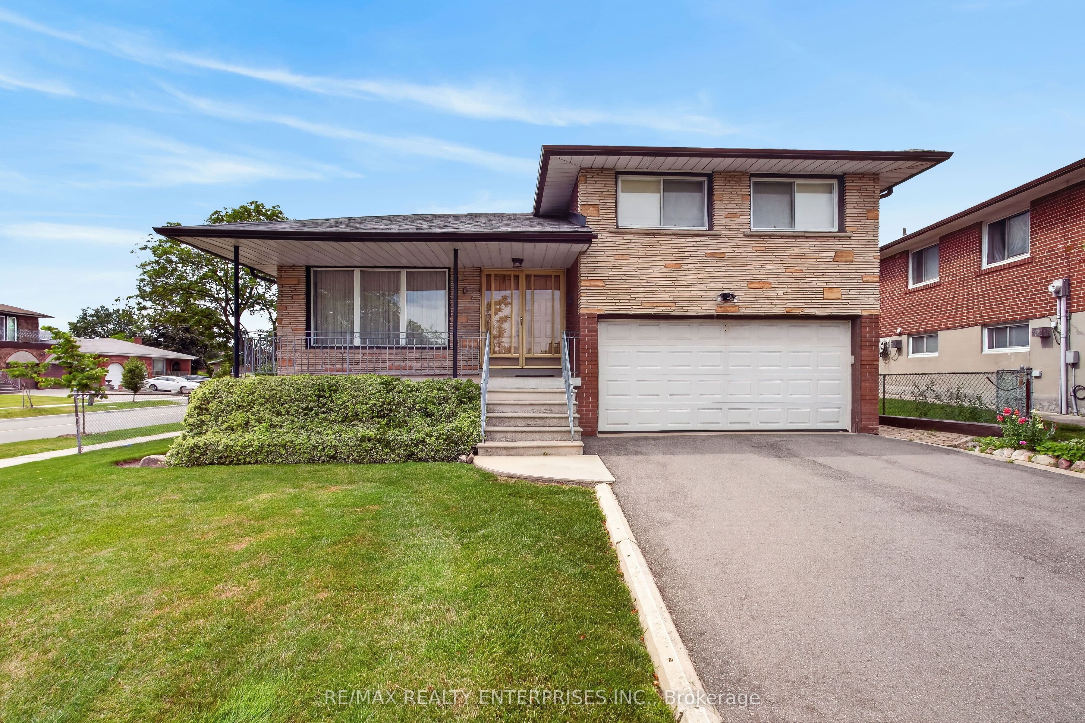 3 Slane Court, Toronto, ON M9V 3X5