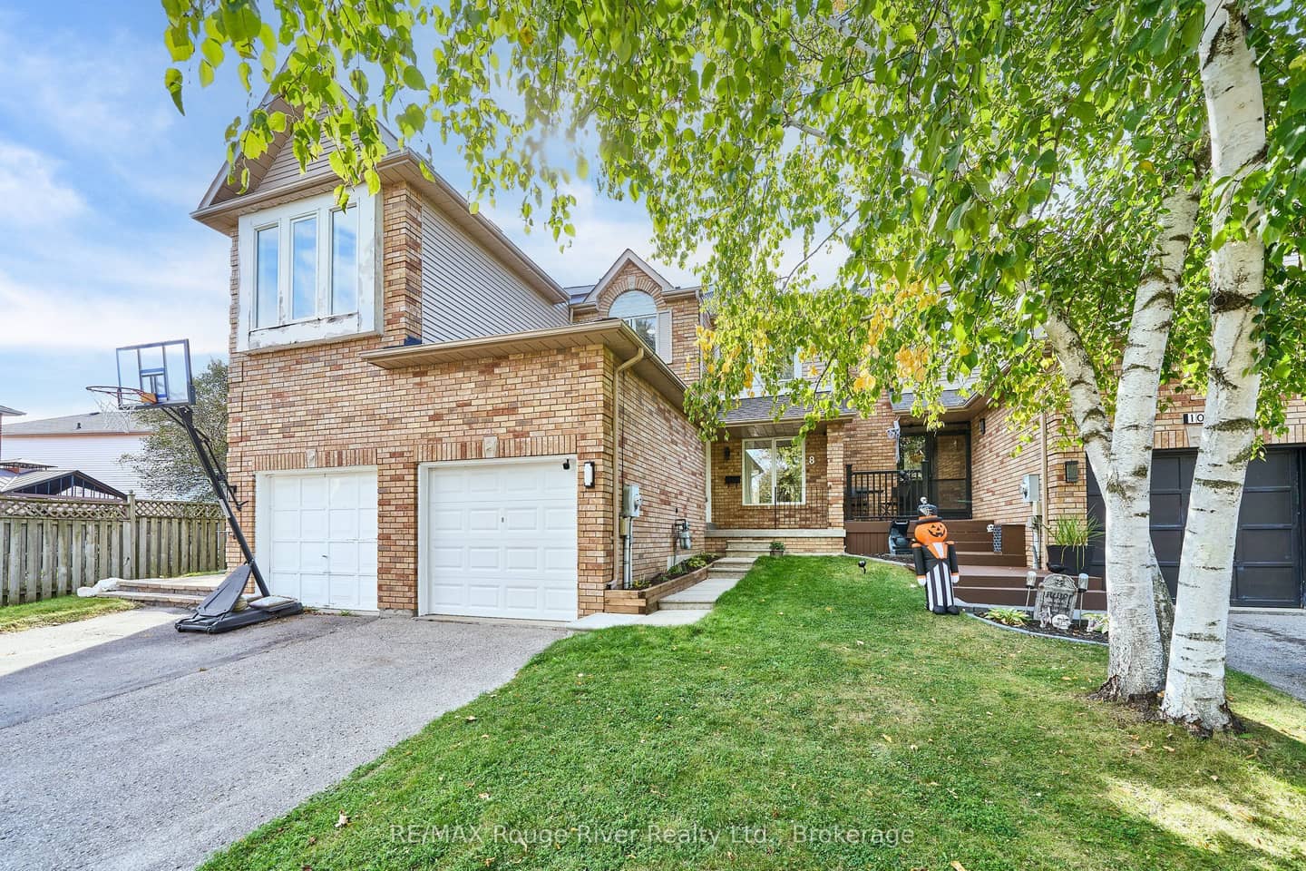 8 Landerville Lane, Clarington, ON L1C 4W8