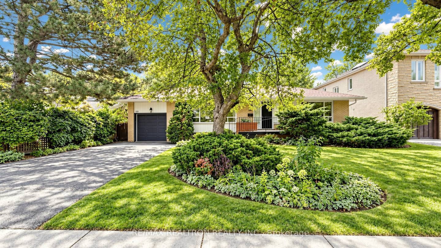 199 Lord Seaton Road, Toronto, ON M2P 1L1