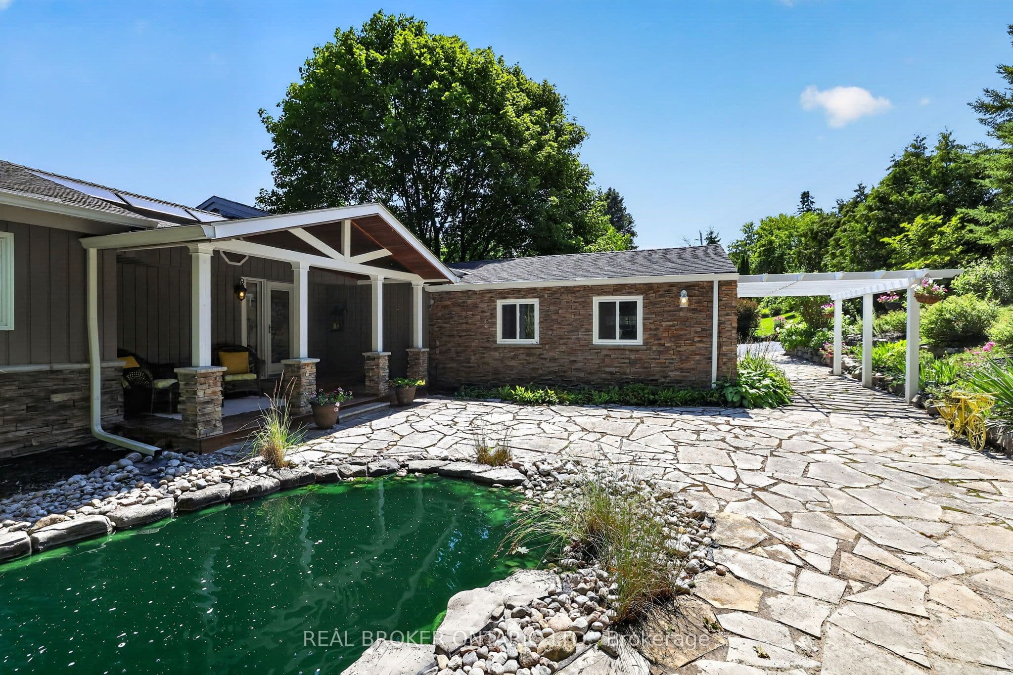 20417 Centre Street, East Gwillimbury, ON L0G 1M0