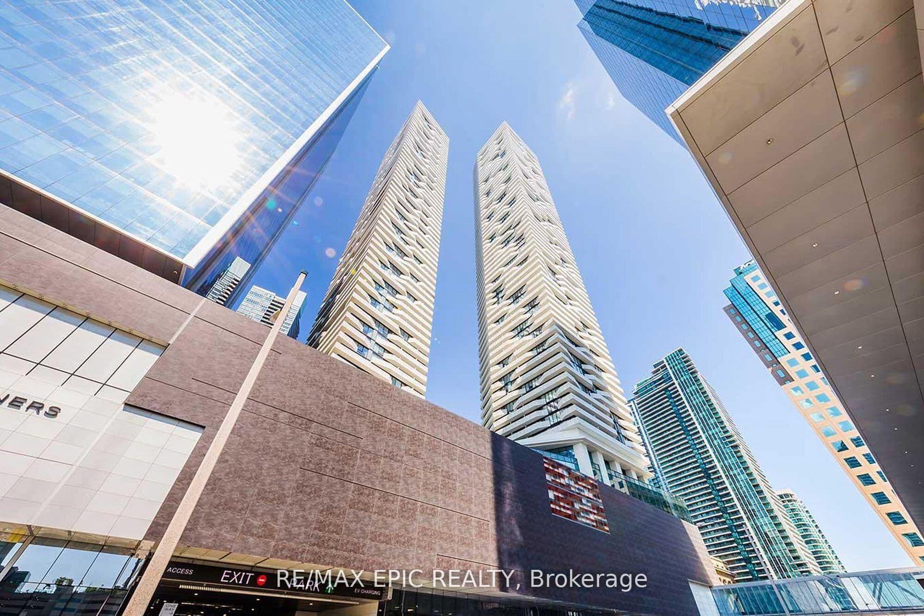 100 Harbour Street 5705, Toronto, ON M5J 0B5