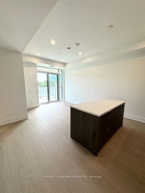 397 Royal Orchard Boulevard 302, Markham, ON L3T 0H3