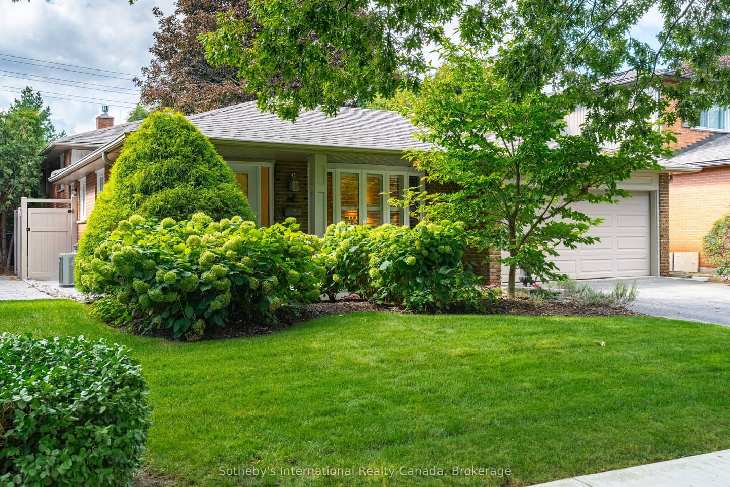 885 Fletcher Valley Crescent, Mississauga, ON L5J 2X6