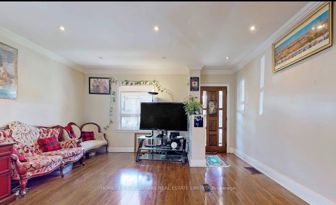 94 Ypres Road, Toronto, ON M6M 1P3