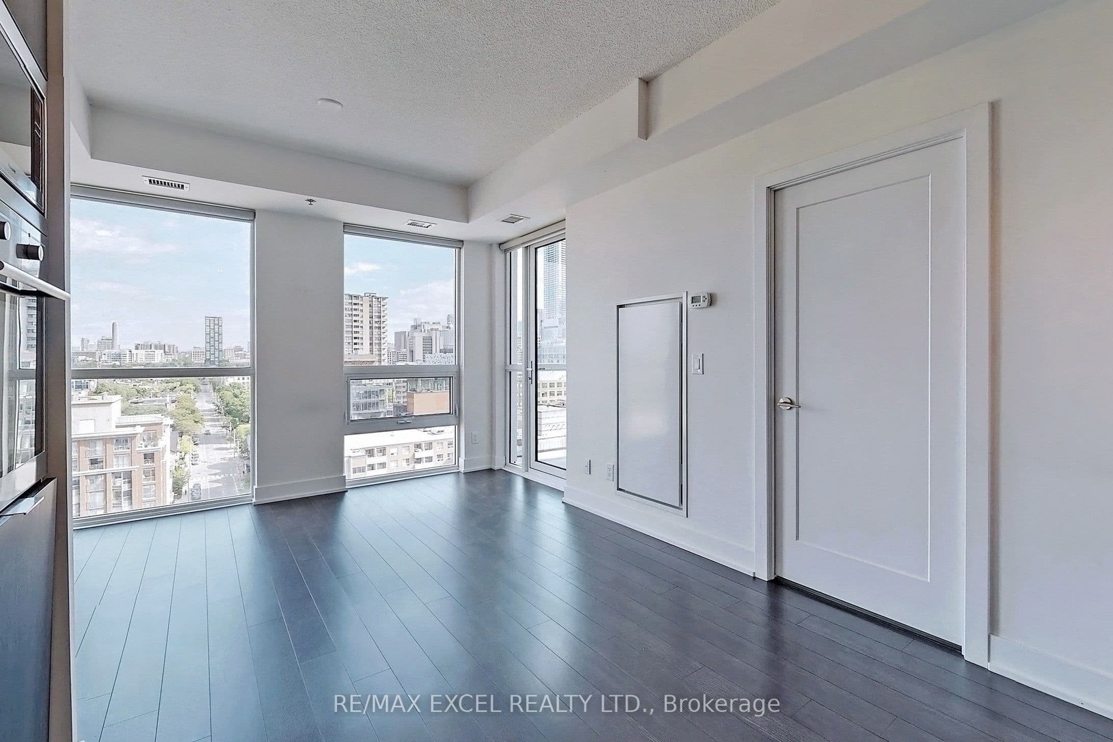 318 Richmond Street W 1202, Toronto, ON M5V 0B4