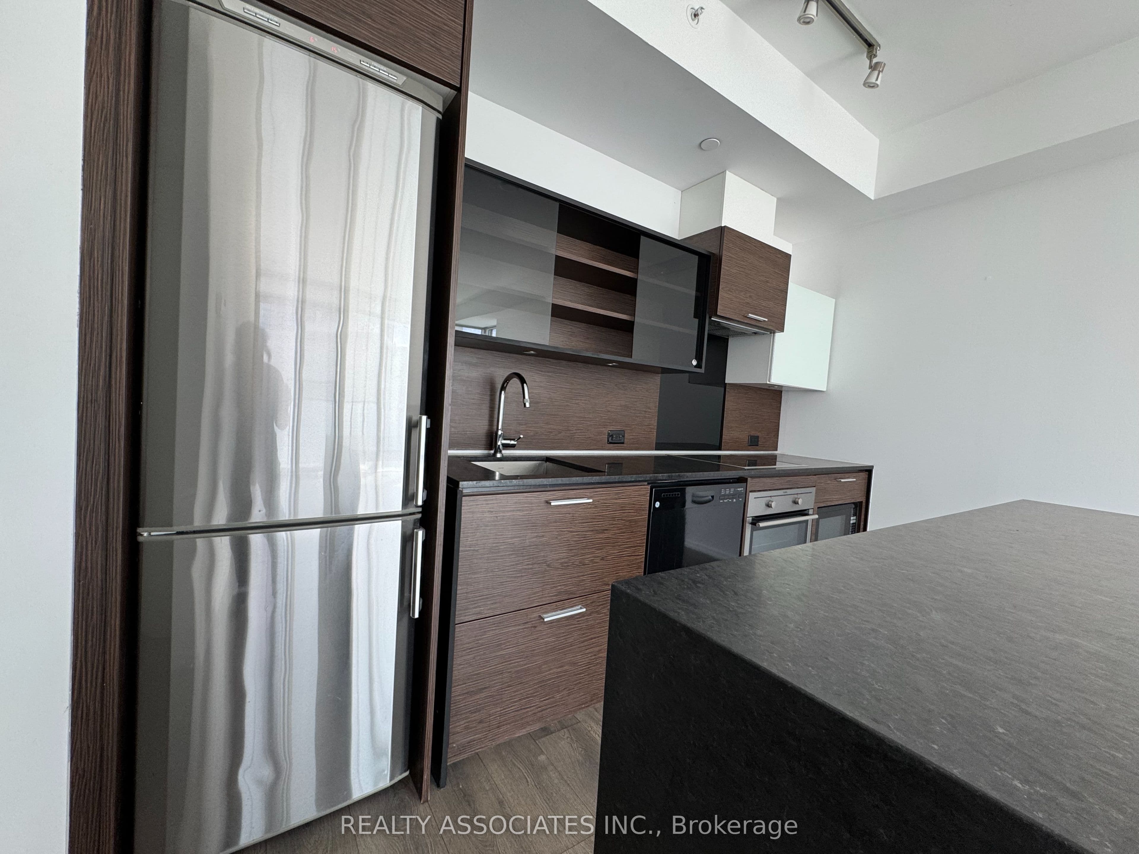 75 St Nicholas Street 2105, Toronto, ON M4Y 0A5