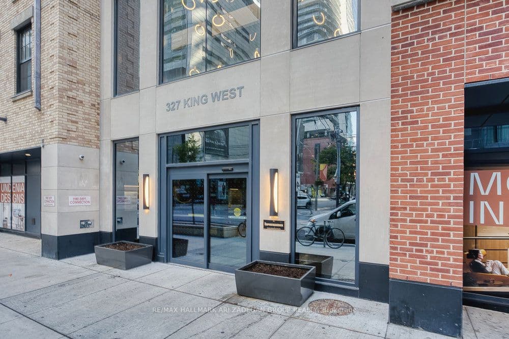 327 King Street W 4003, Toronto, ON M5V 0W7