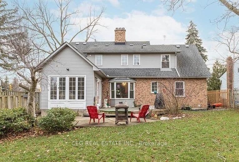 313 Bronte Road, Oakville, ON L6L 3C7