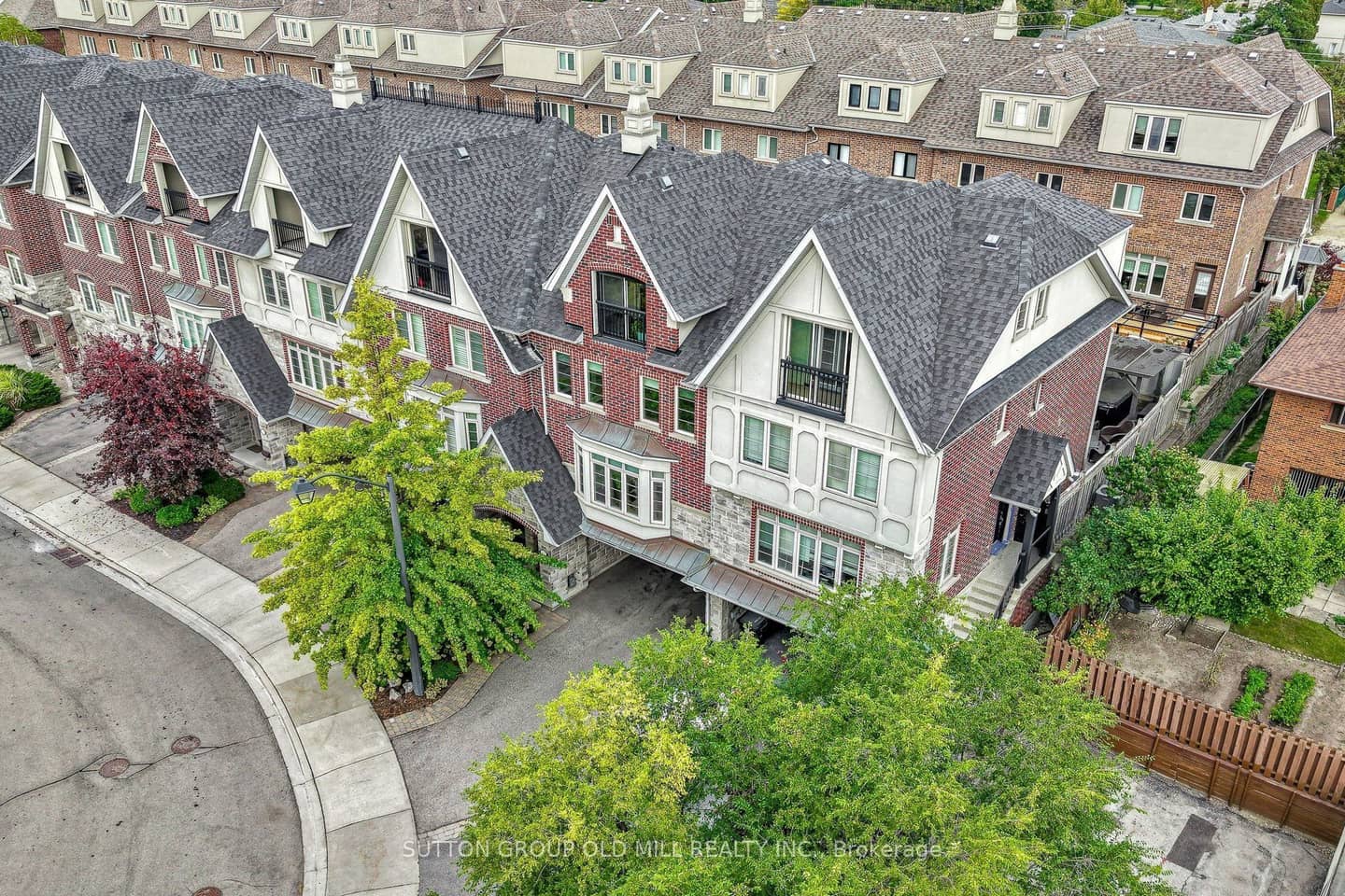 12 Gala Lane, Toronto, ON M8Y 0A9