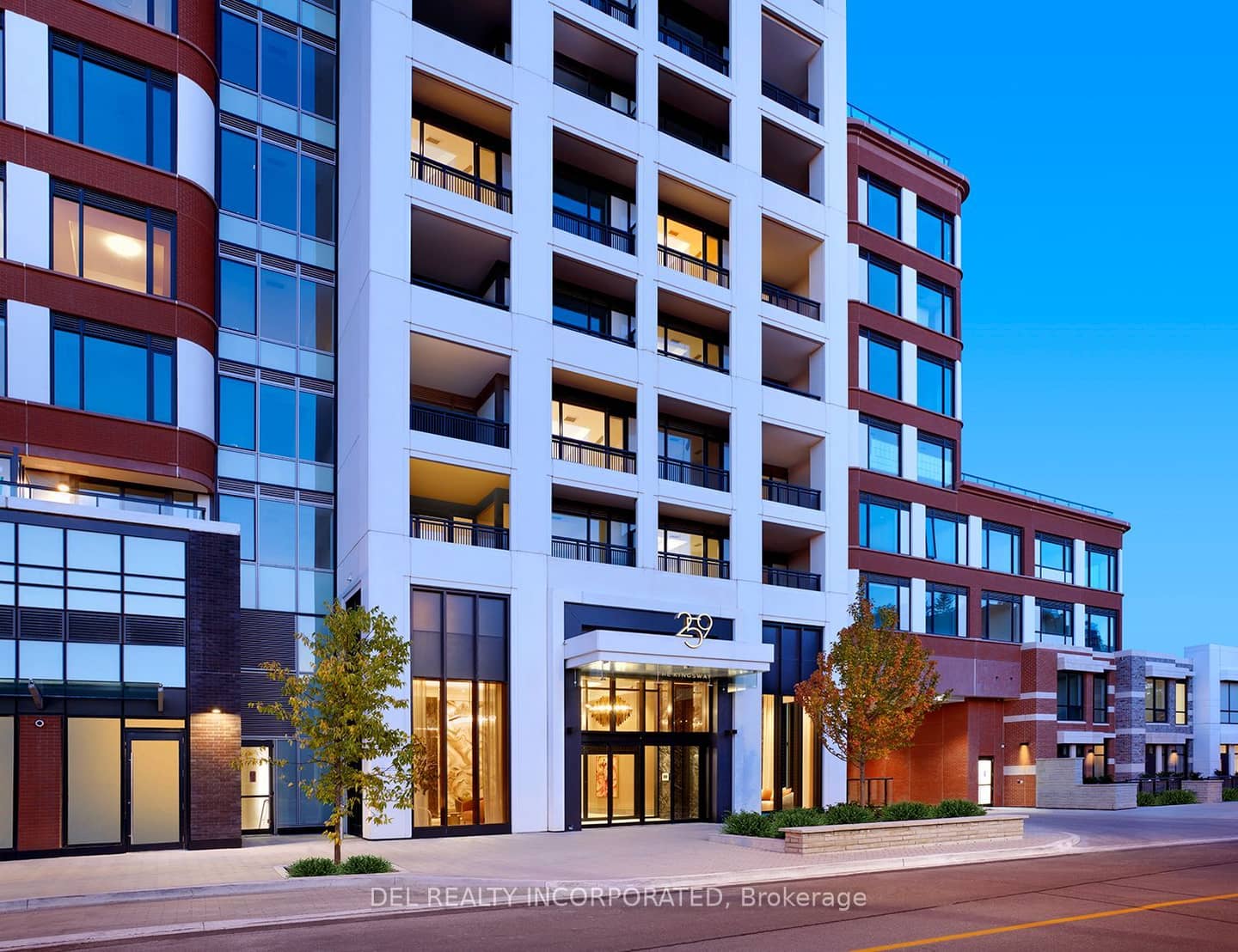 259 The Kingsway 14, Toronto, ON M9A 0G2