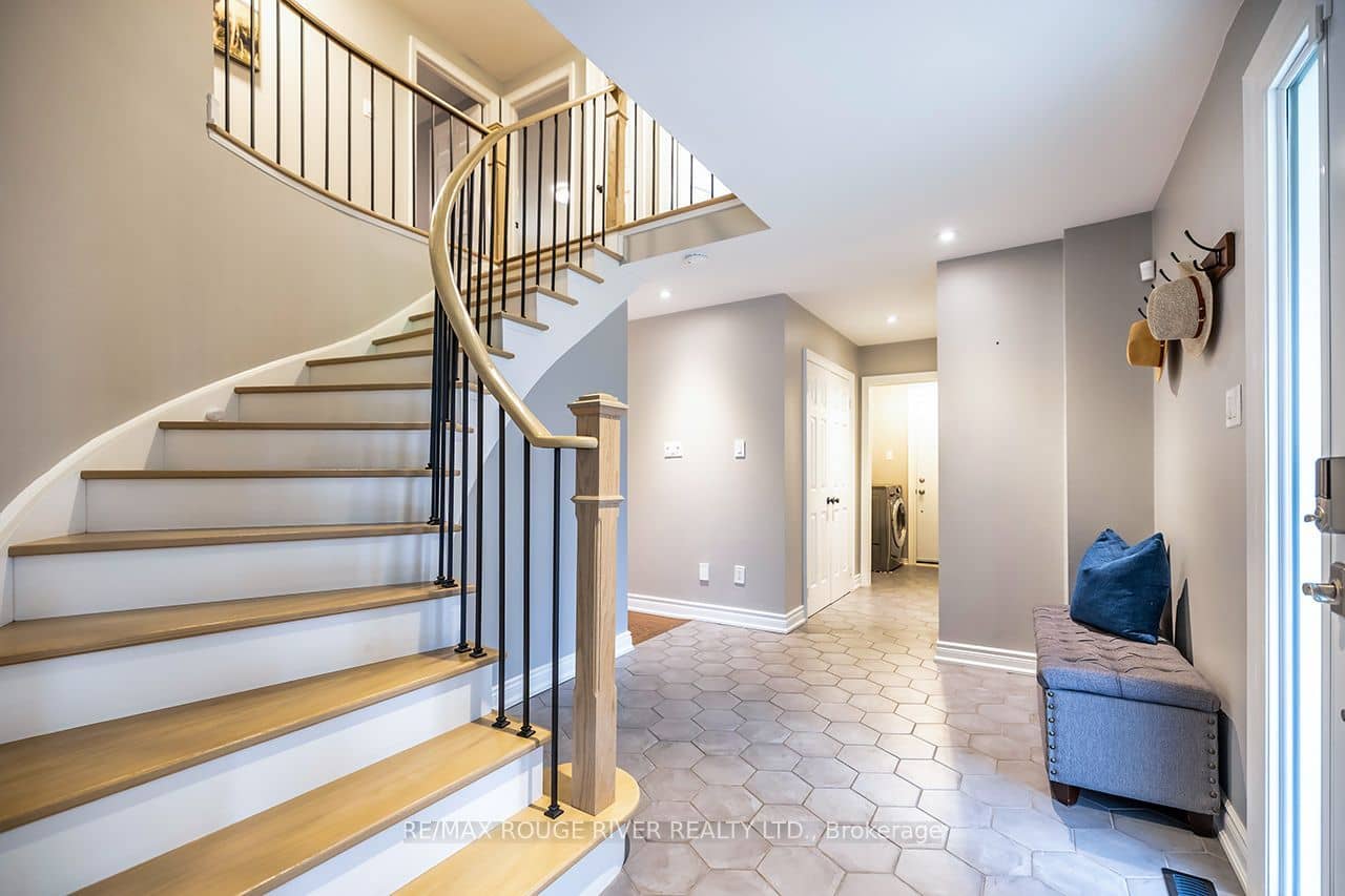 37 Wyndfield Crescent, Whitby, ON L1N 8L3