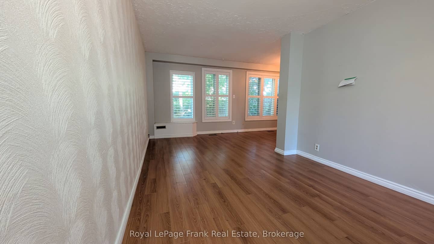 582 Lakeview Avenue, Oshawa, ON L1J 1B1