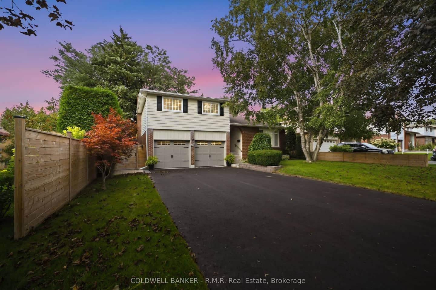 946 Beaufort Court, Oshawa, ON L1G 7J8