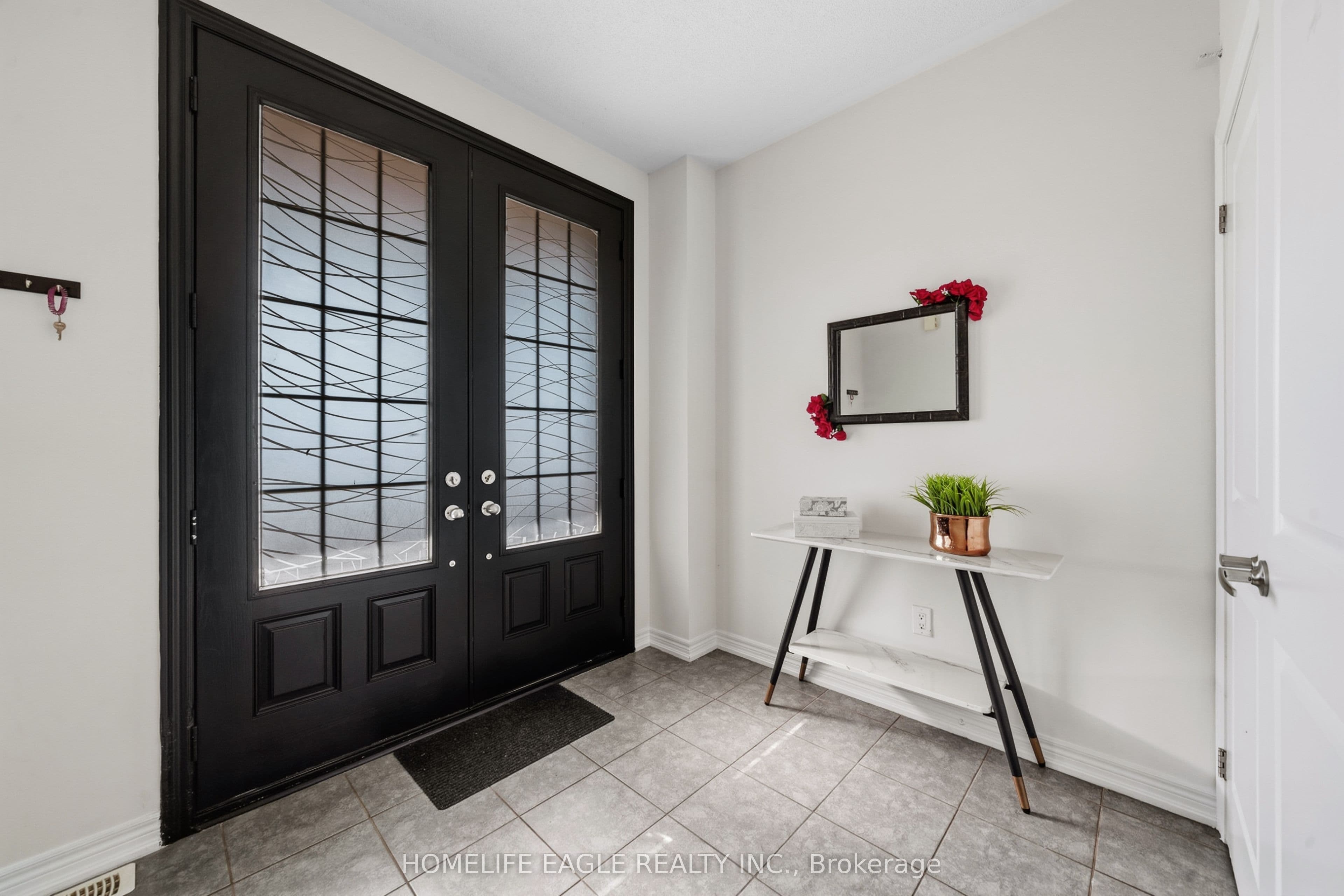 746 Yarfield Crescent, Newmarket, ON L3X 0H4