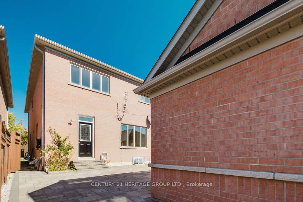 17 Wildmoor Street, Markham, ON L6B 0P1