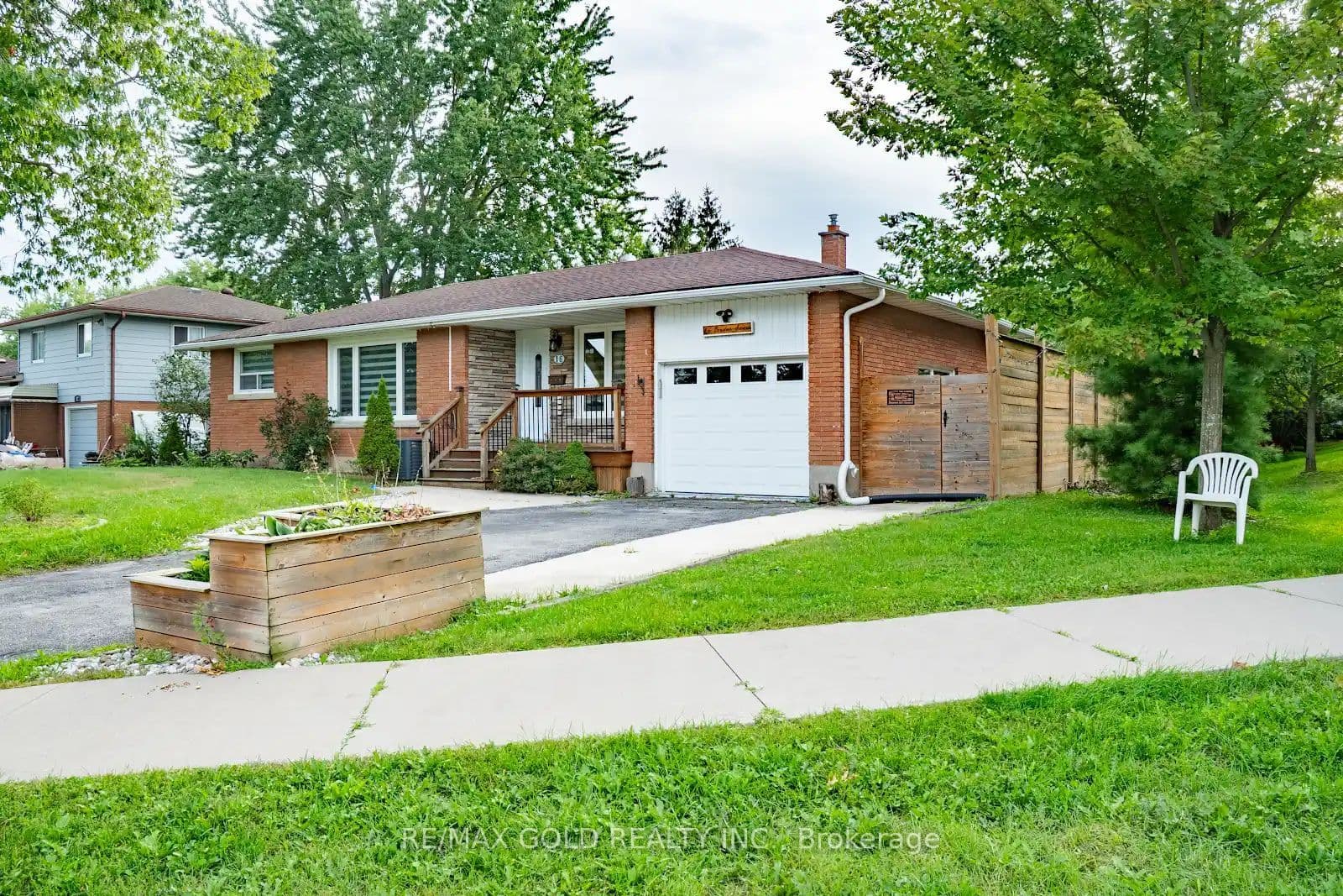 16 Braden Avenue, Welland, ON L3C 2R7