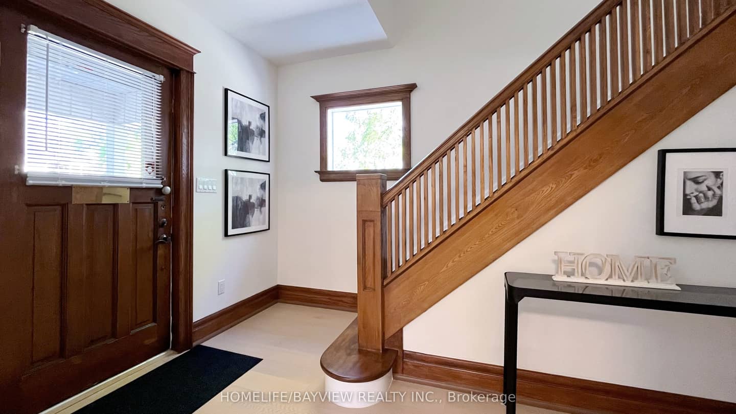 82 Centre Street E, Richmond Hill, ON L4C 1A4
