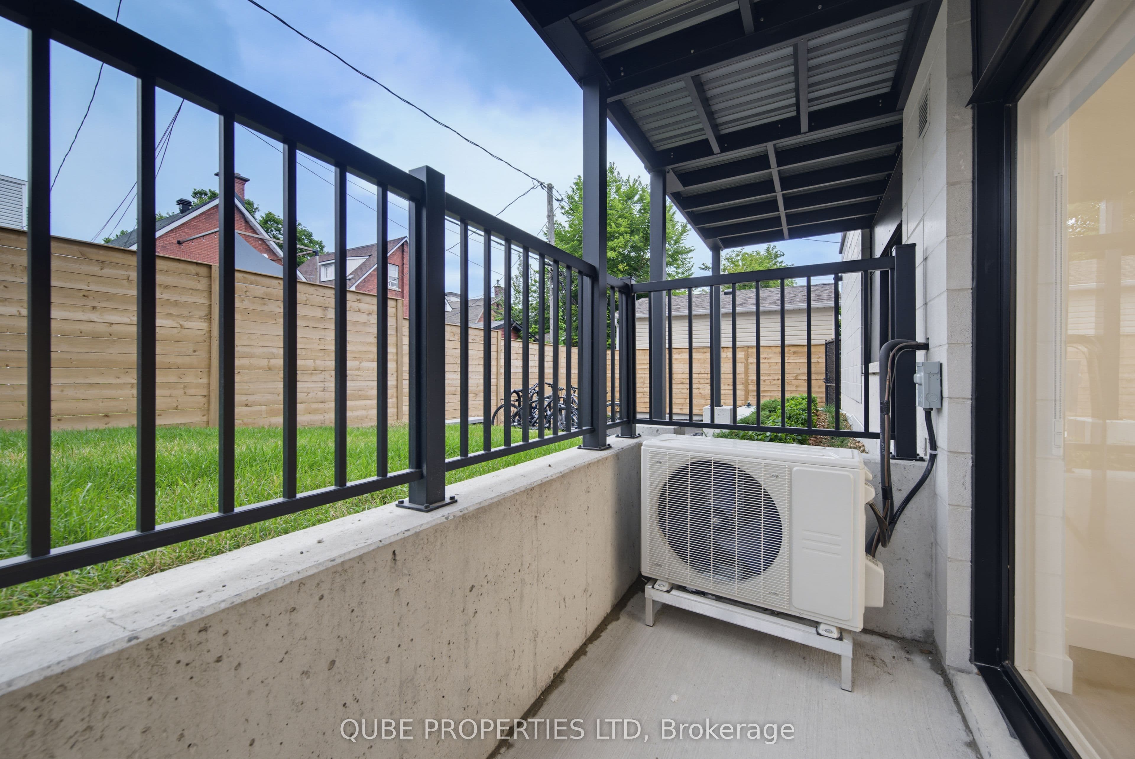 15 Larch Street Unit 5, West Centre Town, ON K1R 6W4