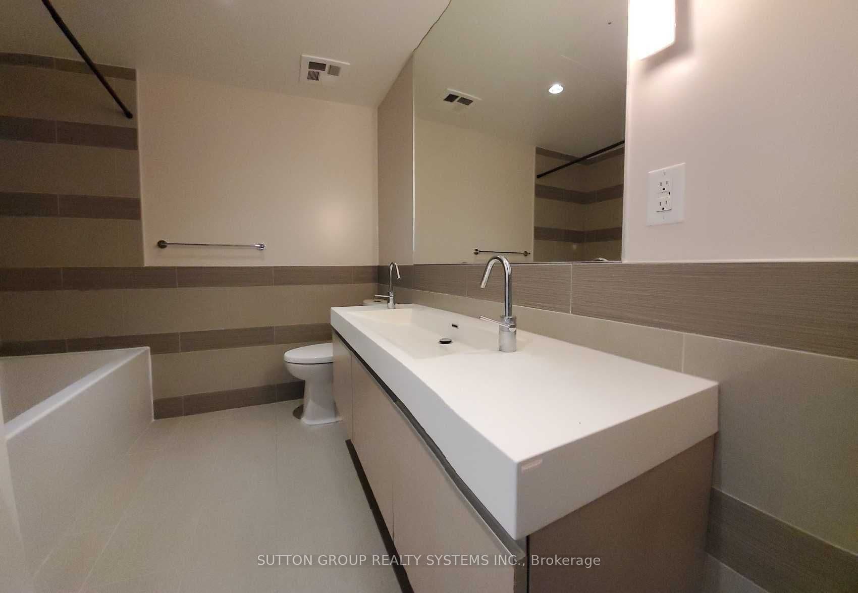 70 Distillery Lane 907, Toronto, ON M5A 0E3