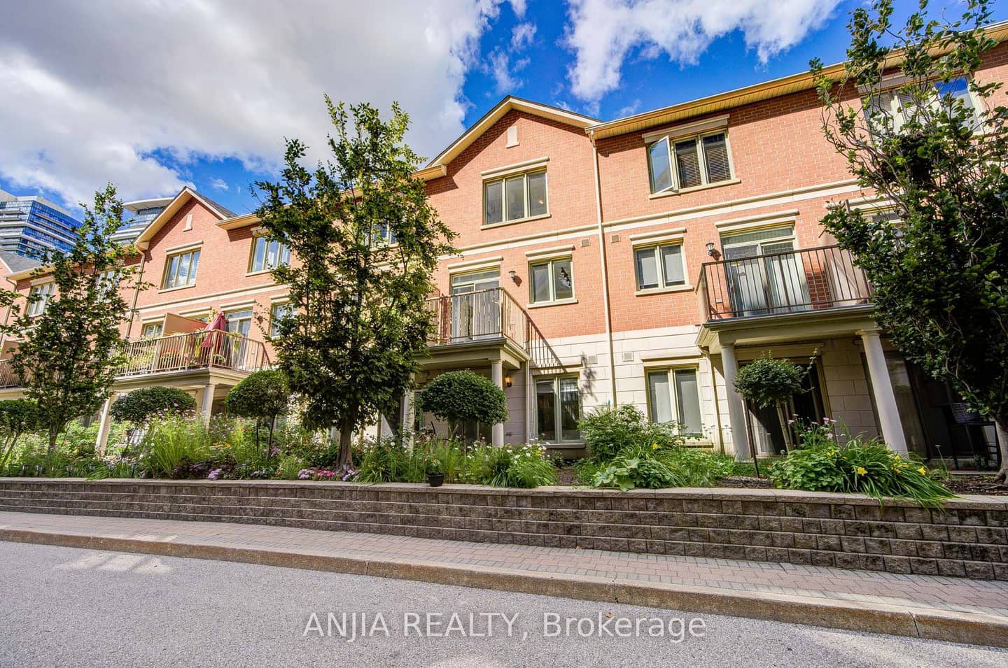 25 Galleria Parkway, Markham, ON L3T 0A4